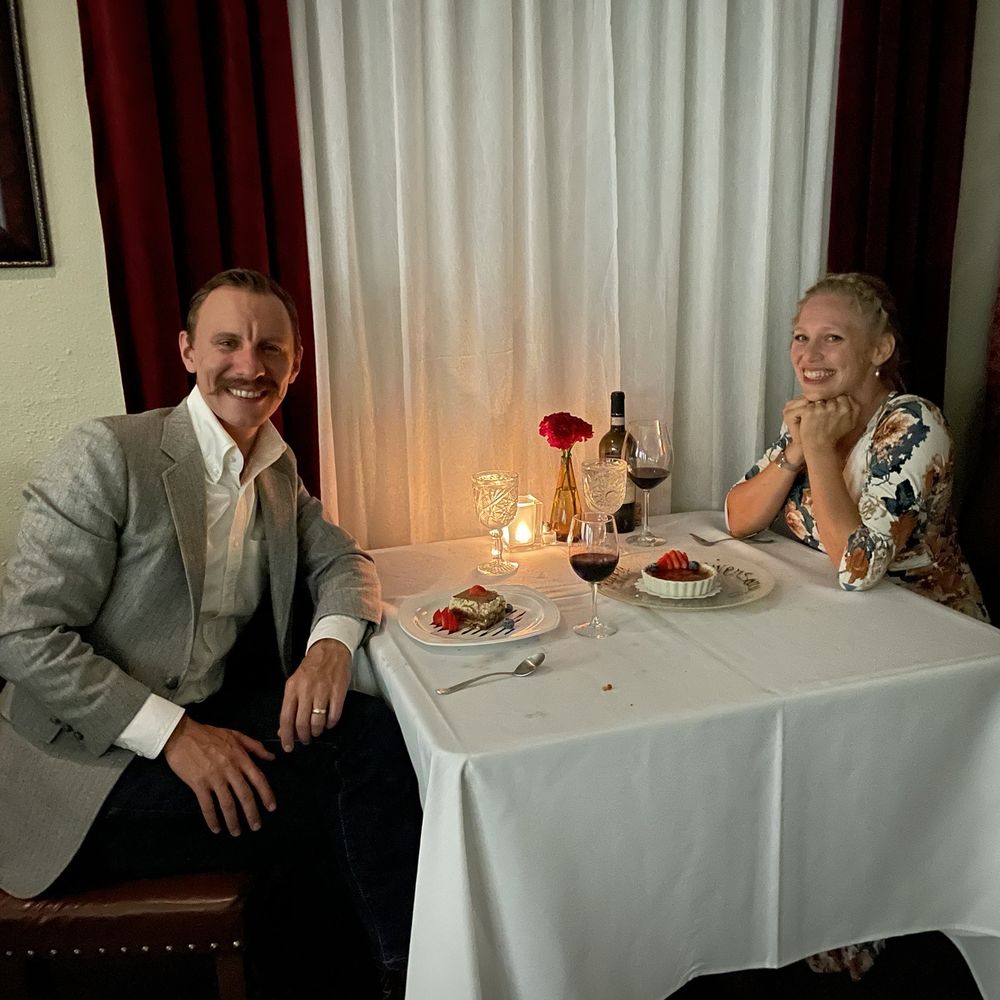 Arrabiata Steakhouse Restaurant - Table with happy customers - Italian Near Me - Ivins, Utah