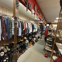 Bucky's The Closet - Store aisle