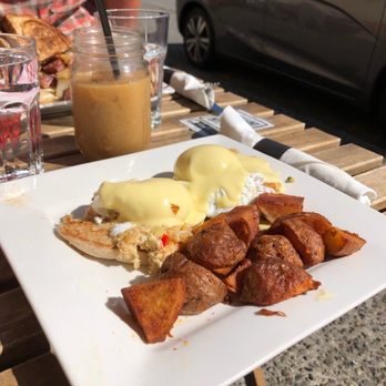 The Bryant Corner Cafe & Bakery - Crab cake Benedict - Bakeries Near Me - Seattle, Washington