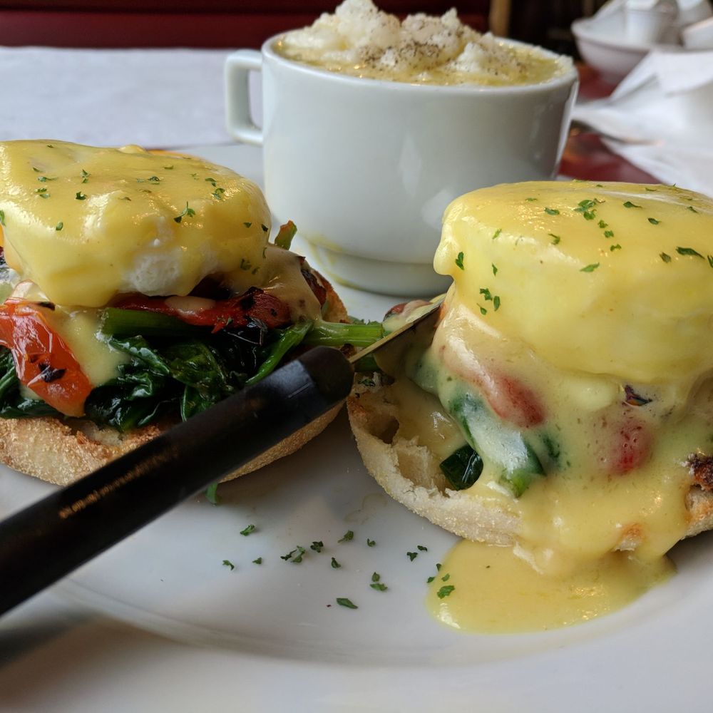 Eggs Florentine with roasted red peppers!! Eggs Florentine with roasted red peppers!!