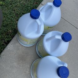 Loope Pool & Spa - 4 gallons (512 ounces) of 12% chlorine Loope Pools added in a single visit. For an 11,700-gallon pool, this far exceeding dosing guidelines.