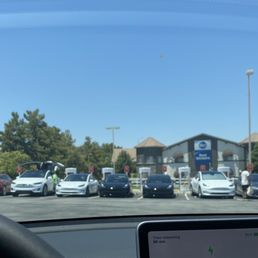 24 chargers, all full (Saturday afternoon). 24 chargers, all full (Saturday afternoon).