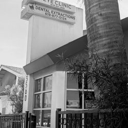 The Dental Extraction Clinic - Front of office