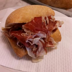 Porto Rico Coffee Club - Chapata pequeña de jamón ibérico.
