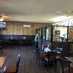Gold's BBQ & Grill - Inside