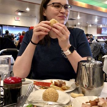Li Wah - Some babe sittin at my table... - Dim Sum Near Me - Cleveland, Ohio Li Wah - Some babe sittin at my table... - Dim Sum Near Me - Cleveland, Ohio