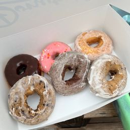 DONUT HOLE BAKERY CAFE - Updated December 2025 - 1472 Photos & 1647