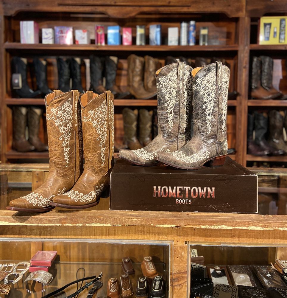 BOTAS Y ENVIOS LOPEZ Updated August 2024 15 Photos 1654 N