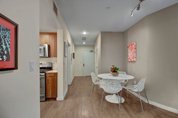 Fiona WeHo Apartments by null