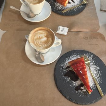 Bar la Sosta - Cappuccinos with cheesecake! - Italian Near Me - Venezia, VE