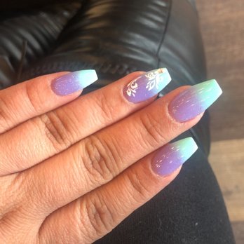 Natural Nails - Ombré nails - Nail Salons Near Me - Rockland, Massachusetts