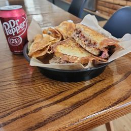 Pulled Pork 3-Cheese Griller
