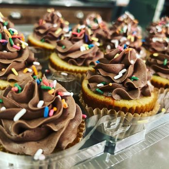 RoughEdges Confectionery - Cupcakes - Desserts Near Me - Elmhurst, Illinois RoughEdges Confectionery - Cupcakes - Desserts Near Me - Elmhurst, Illinois
