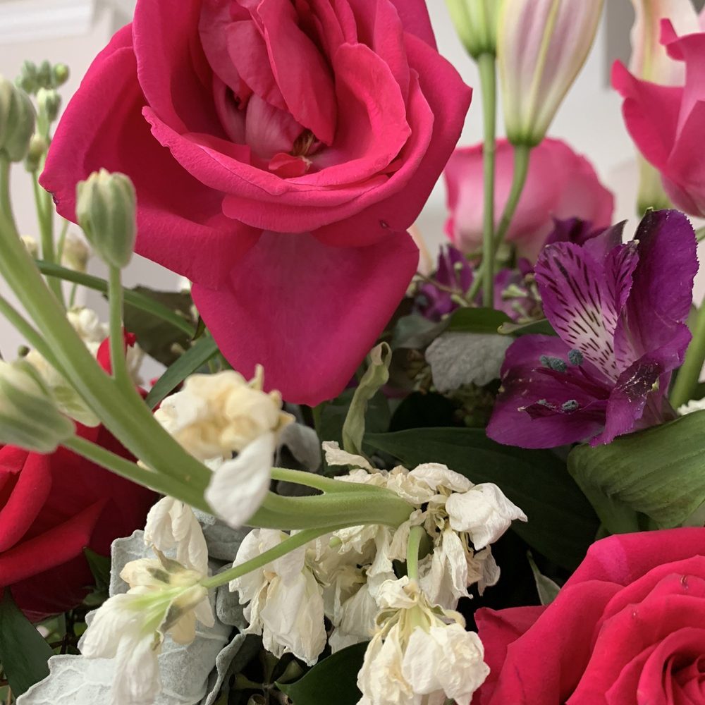 OpenBlooms - White flowers dead, pink rose not looking good after 2 days - Florists Near Me - Chantilly, Virginia OpenBlooms - White flowers dead, pink rose not looking good after 2 days - Florists Near Me - Chantilly, Virginia