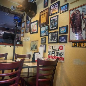 The Ozona Pig - Decor and some seating - Barbeque Near Me - Palm Harbor, Florida