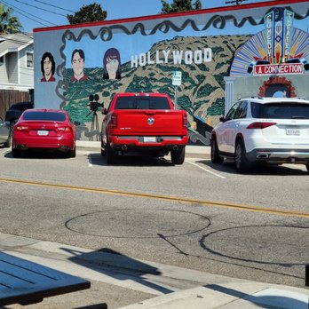 The New Deal - Nice, sunny day outside of the restaurant. - American Near Me - Burbank, California The New Deal - Nice, sunny day outside of the restaurant. - American Near Me - Burbank, California