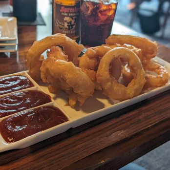 BRU Burger Bar - Brownsburg - Onion rings - Burgers Near Me - Brownsburg, Indiana
