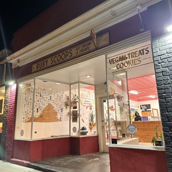 Ruby Scoops - Outside - Ice Cream & Frozen Yogurt Near Me - Richmond, Virginia