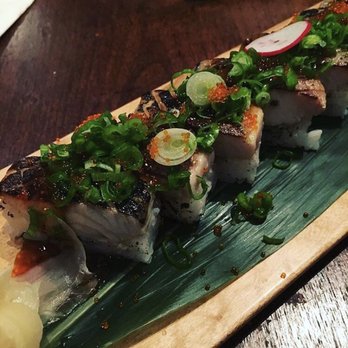 Kingyo Izakaya - Flamed mackerel sushi (aburi shine Saba battera) - Japanese Near Me - Toronto, Ontario
