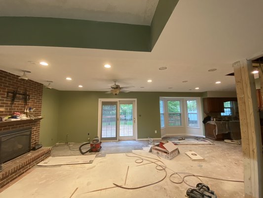 Dewalts Home Improvement Logo