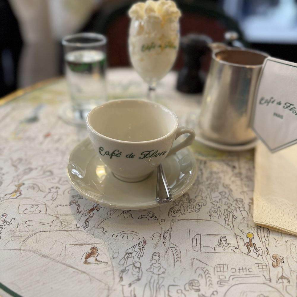 Café de Flore - Table - Cafes Near Me - Paris, 75 Café de Flore - Table - Cafes Near Me - Paris, 75