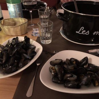 Chez John The Roadhouse - Never had mussels before, fantastic wine butter sauce! - Steakhouses Near Me - Territet, VD