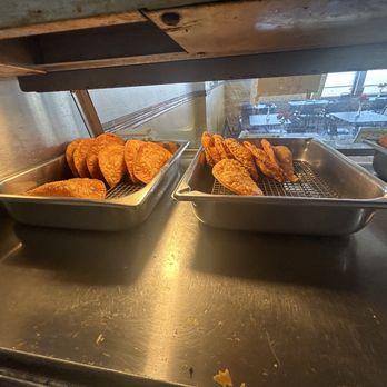 El Paraiso Restaurant - two pans of fried chicken - Dominican Near Me - Camden, New Jersey El Paraiso Restaurant - two pans of fried chicken - Dominican Near Me - Camden, New Jersey