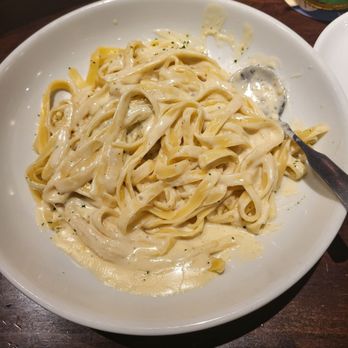 Olive Garden Italian Restaurant - Fettuccine Alfredo...nothing special at all. That's exactly as it arrived from the kitchen. Not very attractive. - Italian Near Me - Minnetonka, Minnesota Olive Garden Italian Restaurant - Fettuccine Alfredo...nothing special at all. That's exactly as it arrived from the kitchen. Not very attractive. - Italian Near Me - Minnetonka, Minnesota