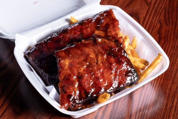 Wilma's Famous BBQ & Tavern by null