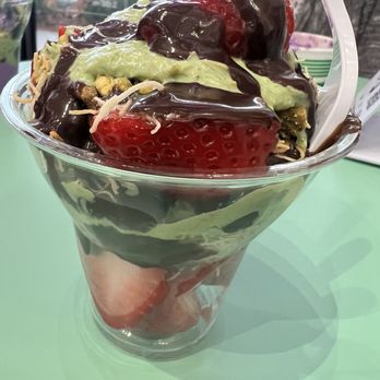 Gator Ice Cream - Dubai chocolate covered strawberries - Desserts Near Me - Jacksonville Beach, Florida Gator Ice Cream - Dubai chocolate covered strawberries - Desserts Near Me - Jacksonville Beach, Florida