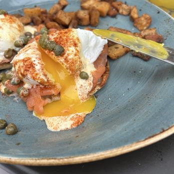 Beachside Restaurant and Bar - Eggs Benedict sub smoked salmon - New American Near Me - Marina del Rey, California