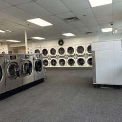 Pearl Street Laundromat - Clean,plenty of machines