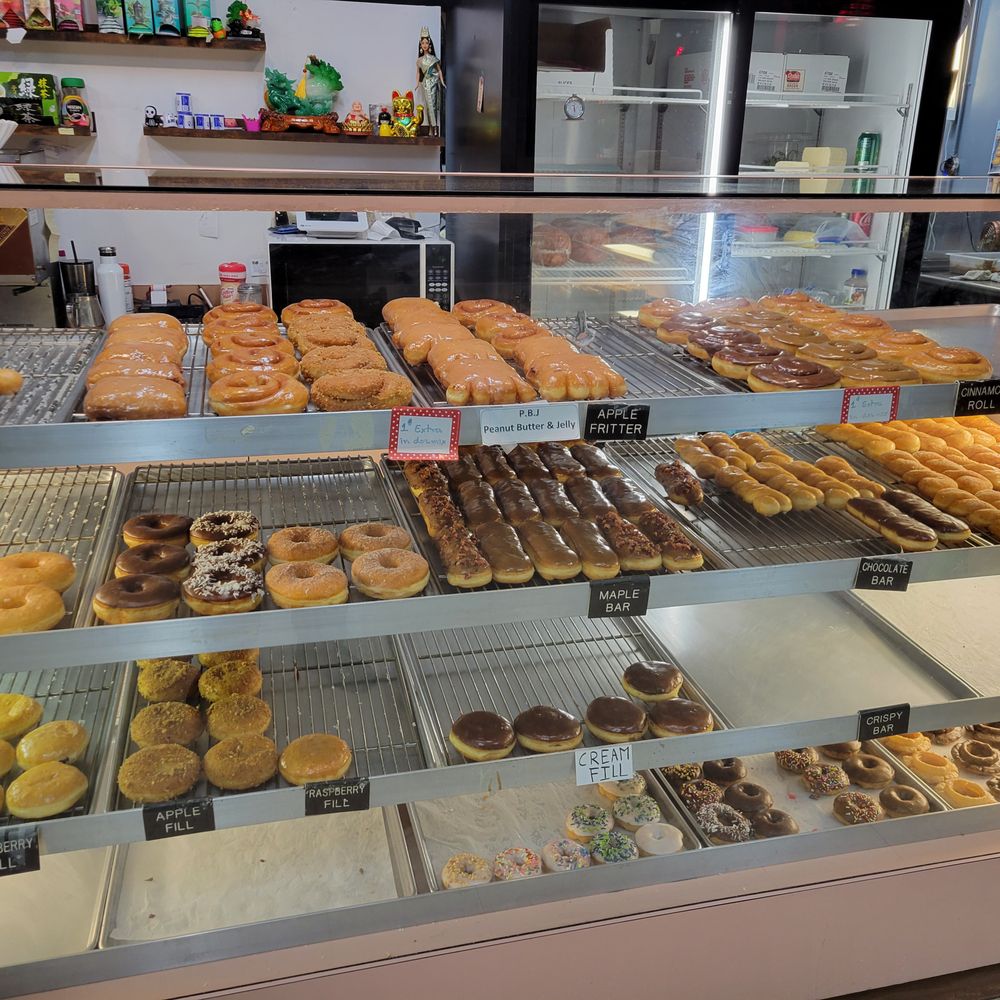 Westernco Donut - The donut case near 7pm. It would need to be refilled before 8am. - Donuts Near Me - Renton, Washington Westernco Donut - The donut case near 7pm. It would need to be refilled before 8am. - Donuts Near Me - Renton, Washington