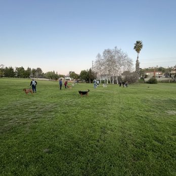 Lonny Brewer County Park - Wide open park - Parks Near Me - La Mesa, California Lonny Brewer County Park - Wide open park - Parks Near Me - La Mesa, California