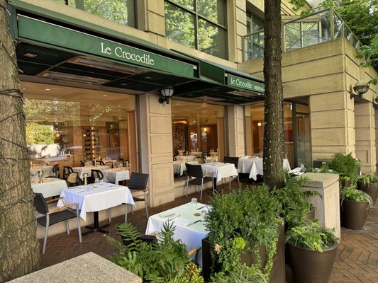 Le Crocodile by Rob Feenie by null