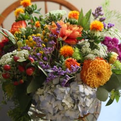 Palisades Flowers - One of our wedding centerpieces 5 days after our  wedding and still going strong!