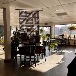 Cafe Nooner - Indoor dining