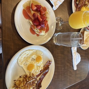 Denny's - Diners Near Me - Portland, Oregon