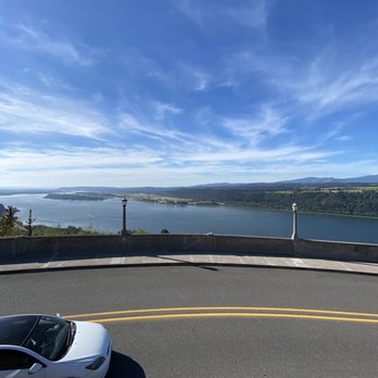 Oregon Tour Co. - Vista House View - Historical Tours Near Me - Portland, Oregon Oregon Tour Co. - Vista House View - Historical Tours Near Me - Portland, Oregon