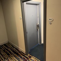 Inn at Lebanon - Entry to room