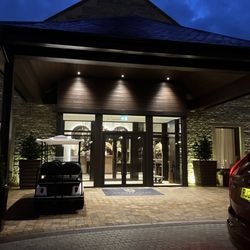 Crossbasket Castle - Front entrance to the more modern section of the hotel