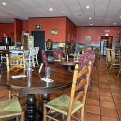 Thai Mama - Interior