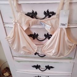 Sheer Delights Lingerie - Pour Moi Satin Non-Underwire and Non-Padded Bra.
Qty: 1
Size: 42C
Original Price: $45.00
Sale Price: $38.00