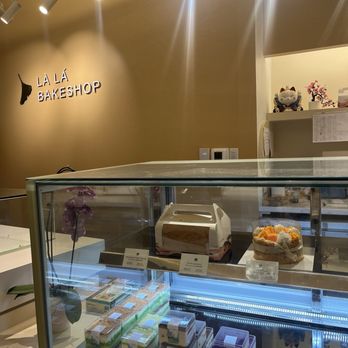 La La Bakeshop - Interior - Vietnamese Near Me - Waterloo, Ontario