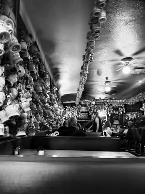 Loui's Pizza by null