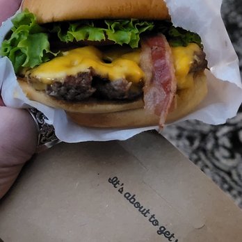 Shake Shack Cedar Hills - 10/13/2021 - a delicious burger from Shake Shack - Burgers Near Me - Beaverton, Oregon Shake Shack Cedar Hills - 10/13/2021 - a delicious burger from Shake Shack - Burgers Near Me - Beaverton, Oregon