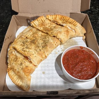 The Pizza Mill & Sub Factory - Pepperoni calzone. Really good. Not a fan of their dipping sauce though. 8.28.2025 - Pizza Near Me - Hobbs, New Mexico The Pizza Mill & Sub Factory - Pepperoni calzone. Really good. Not a fan of their dipping sauce though. 8.28.2025 - Pizza Near Me - Hobbs, New Mexico