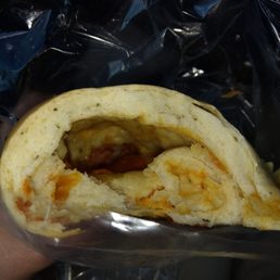 This is the pizza rolls I've heard so much about? Seriously? If I had a pizza with 3 Pepperoni and a dash of cheese then they nailed it. This is the pizza rolls I've heard so much about? Seriously? If I had a pizza with 3 Pepperoni and a dash of cheese then they nailed it.