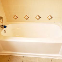 Pretty white tub