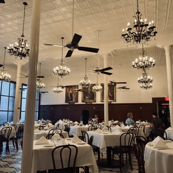 Arnaud's Restaurant - Cajun/Creole Near Me - New Orleans, Louisiana Arnaud's Restaurant - Cajun/Creole Near Me - New Orleans, Louisiana